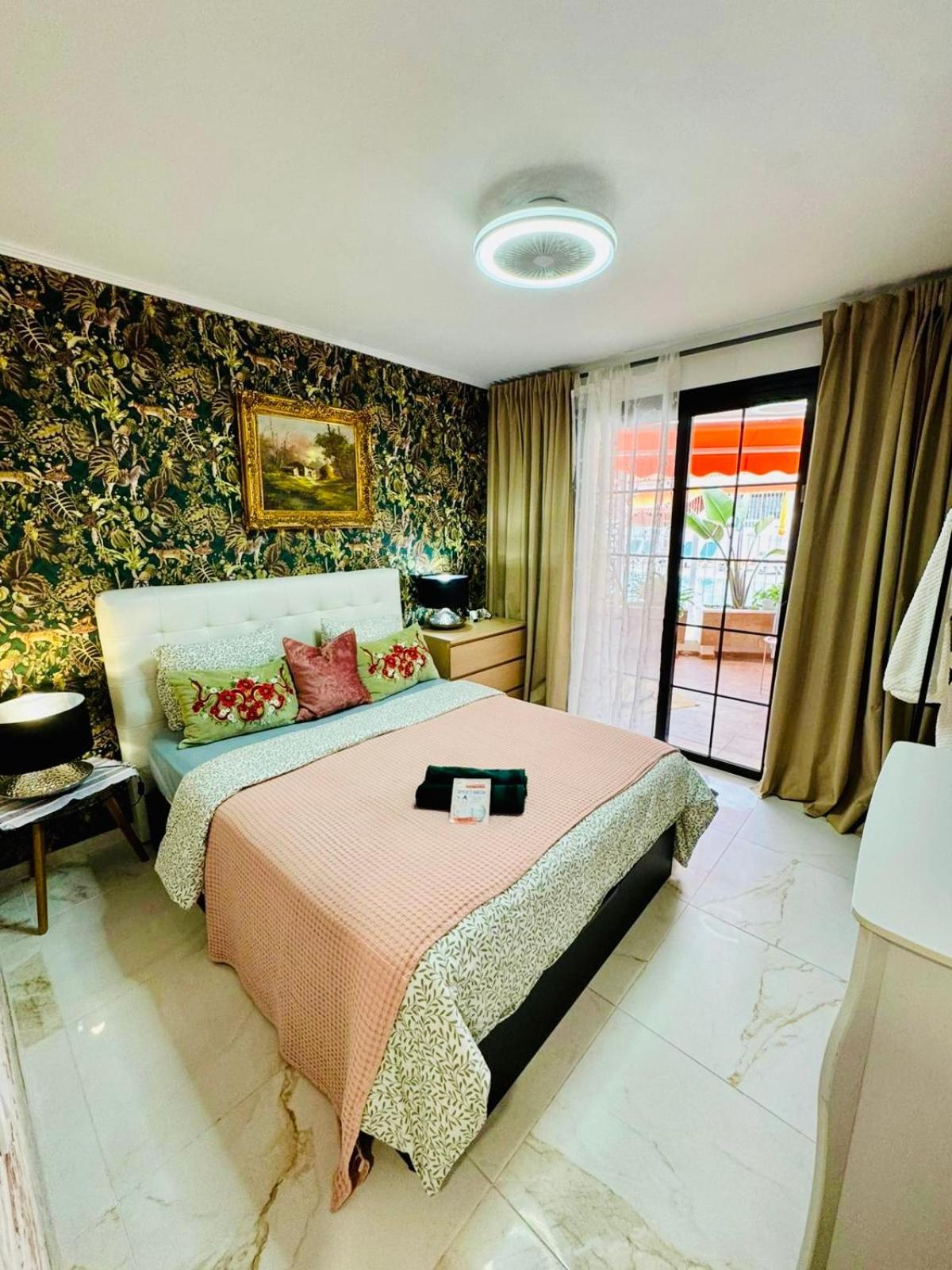 Apartment With Terrace And Pool, Los Cristianos ลอส กริสเตียนอส ภายนอก รูปภาพ